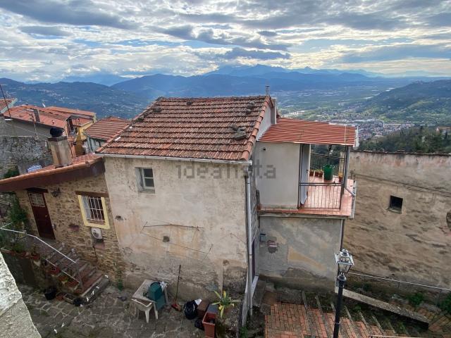 Casa in vendita a Follo Alto, Follo