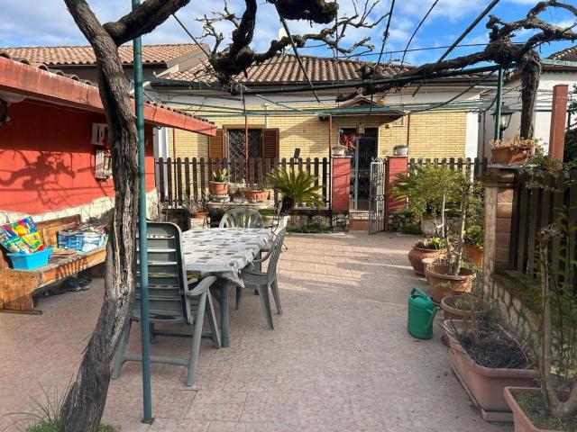 Casa in vendita a Frosinone, Lazio