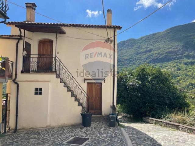 Casa in vendita a Pizzone, Molise