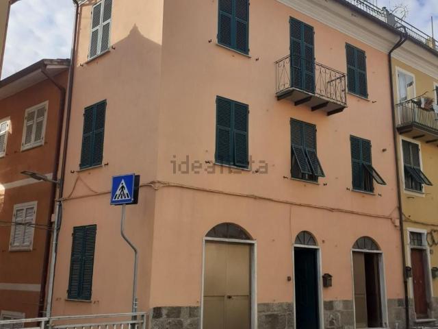 Casa in vendita a Montebruno, Liguria