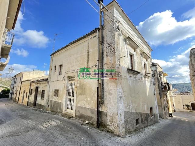 Casa in vendita a Modica, Modica Alta