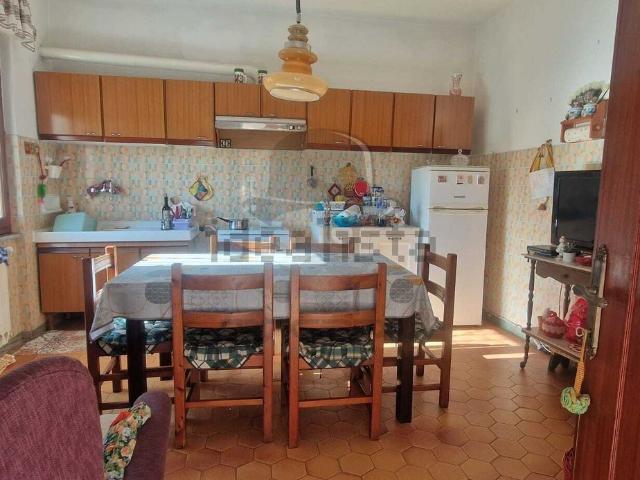Casa in vendita a Isola, Luni