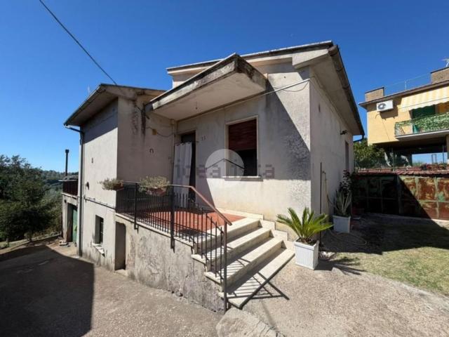 Casa in vendita a Fara Sabina, Lazio
