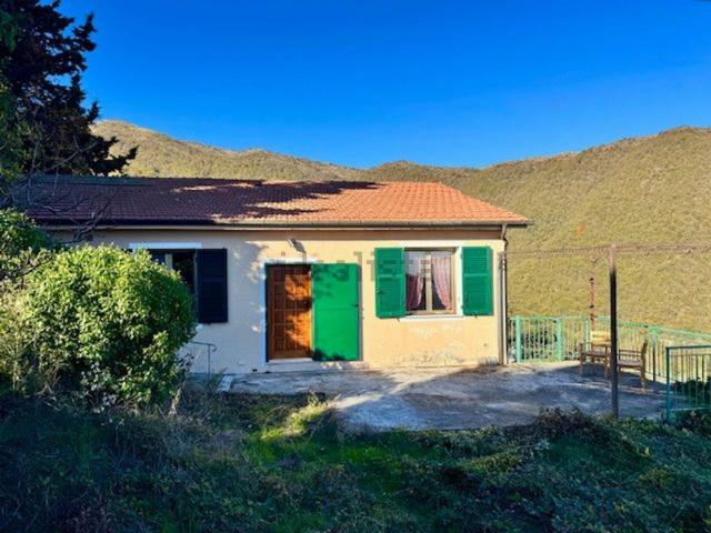 Casa in vendita a Prelà, Liguria