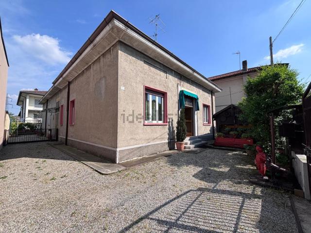 Casa in vendita a Mariano Comense, Como