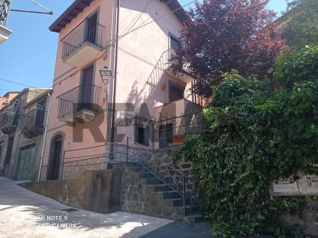 Casa in vendita a Malvagna, Sicilia