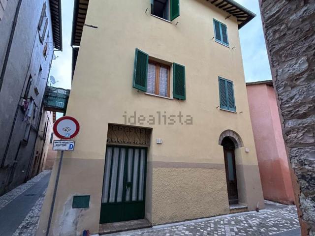 Casa in vendita a Foligno, Umbria