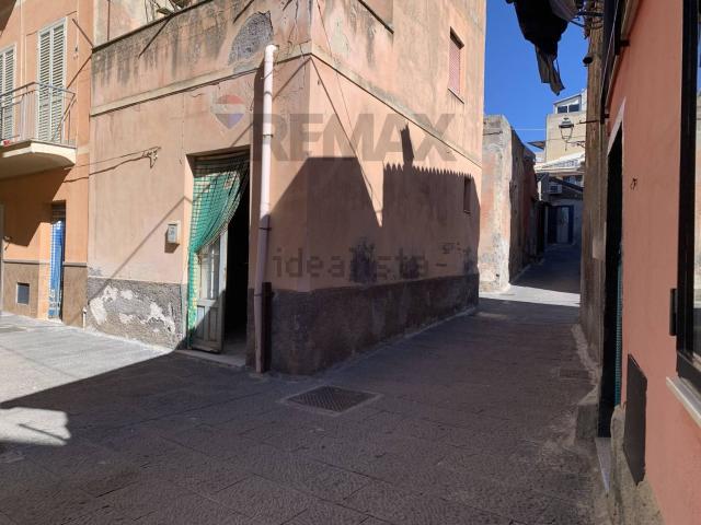 Casa in vendita a Adrano, Catania