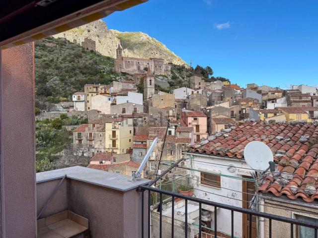 Casa in vendita a Isnello, Sicilia