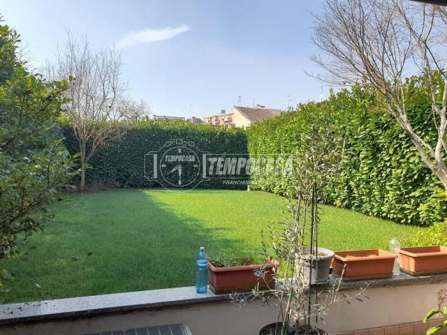 Casa in vendita a Brugherio, Lombardia