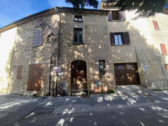Casa in vendita a Fossato Di Vico, Umbria