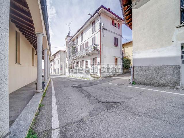 Casa in vendita a Castronno, Lombardia
