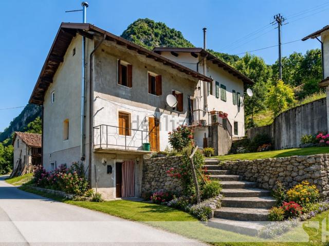 Casa in vendita a Borgo Valbelluna, Stabie