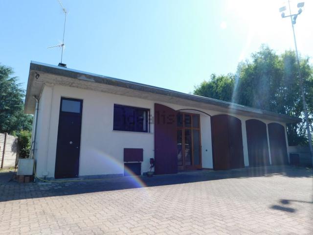 Casa in vendita a Sannazzaro de' Burgondi, Pavia