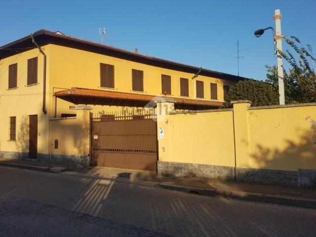 Casa in vendita a Corbetta, Lombardia