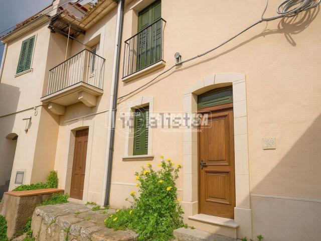 Casa in vendita a San Filippo Superiore, Messina
