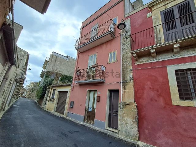Casa in vendita a Palazzolo Acreide, Sicilia