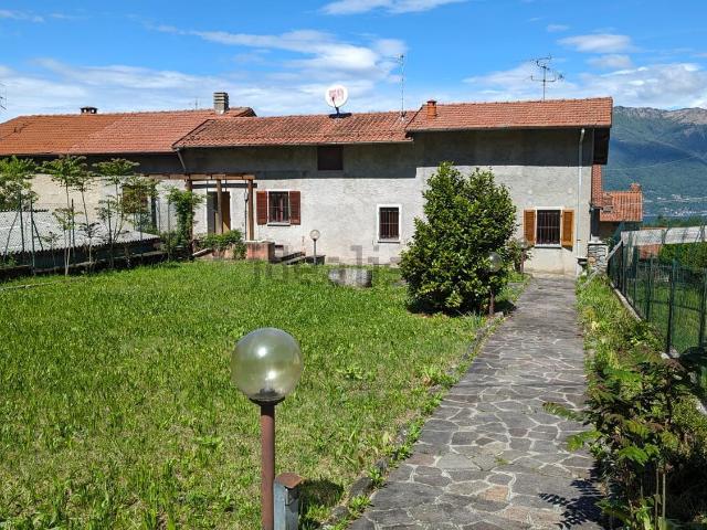 Casa in vendita a Muceno, Porto Valtravaglia