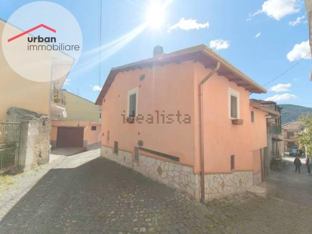 Casa in vendita a Pizzoli, Abruzzo