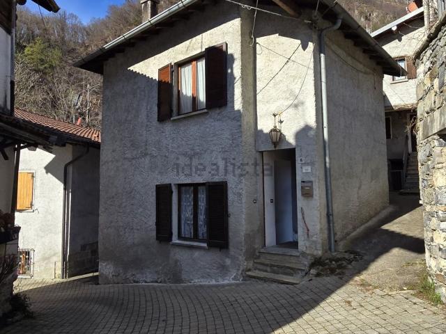 Casa in vendita a Carlazzo, Lombardia