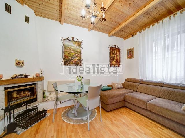 Casa in vendita a Gazzada Schianno, Schianno