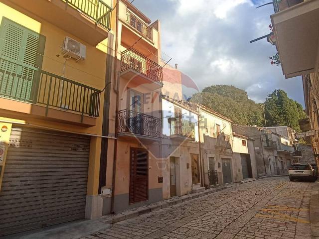 Casa in vendita a Chiaramonte Gulfi, Sicilia