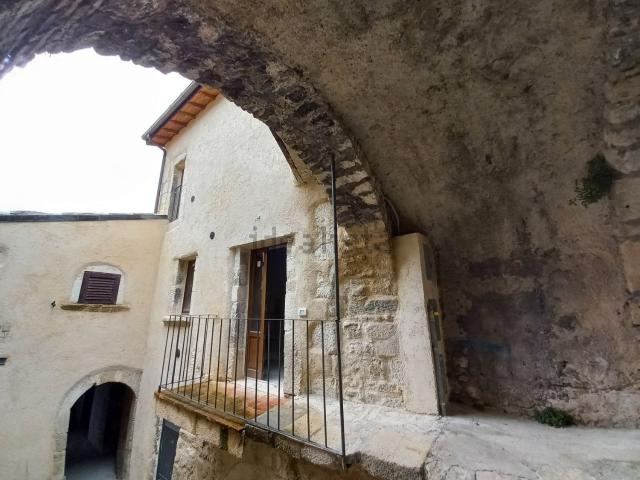 Casa in vendita a Fontecchio, Abruzzo