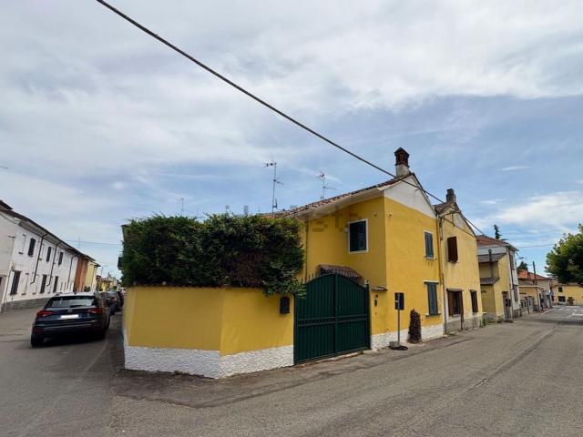 Casa in vendita a Dorno, Lombardia