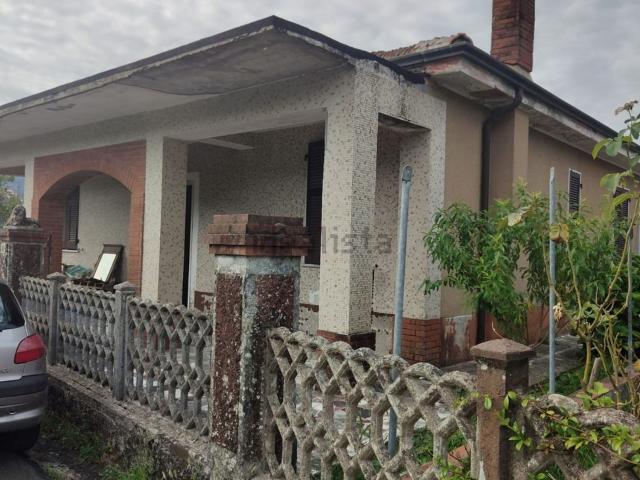 Casa in vendita a Beverino, Liguria