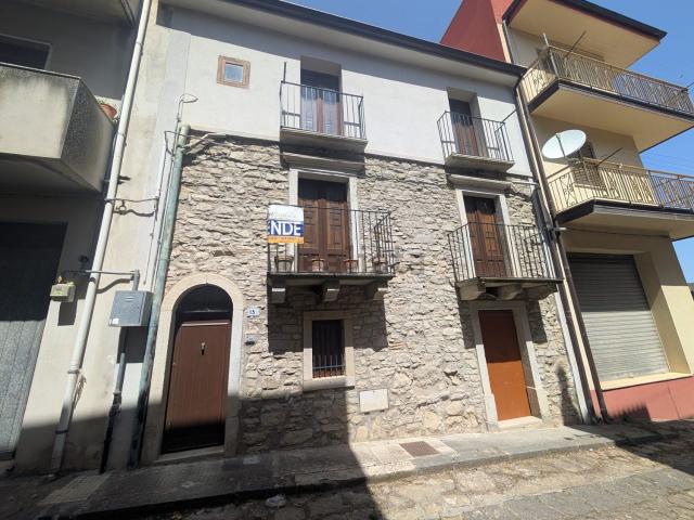 Casa in vendita a Montalbano Elicona, Sicilia