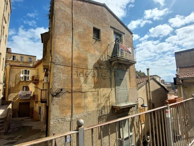 Casa in vendita a Nicosia, Sicilia
