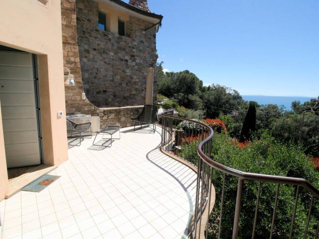 Villa Indipendente in vendita a Quercianella, Livorno