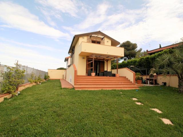 Villa Indipendente in vendita a Montenero basso, Livorno