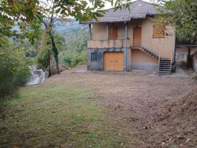 Villa Indipendente in vendita a Varese Ligure, Liguria