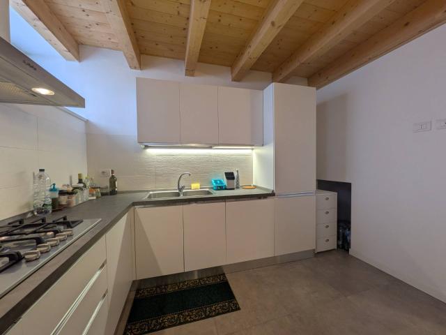 Villa Indipendente in affitto a Quinzano, Brenzone