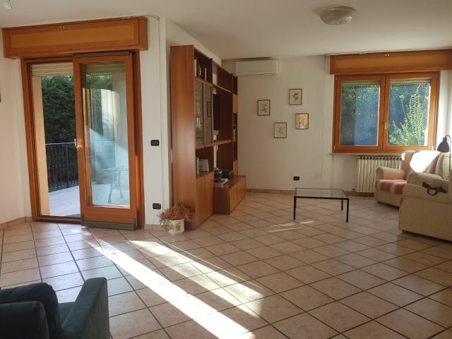 Villa Indipendente in vendita a Brecciarolo, Marche