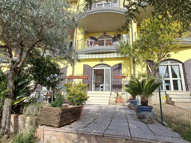 Villa Indipendente in vendita a Sambuco, Marche