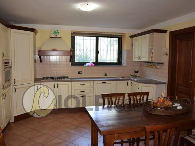 Villa Indipendente in vendita a Cervaro, Lazio