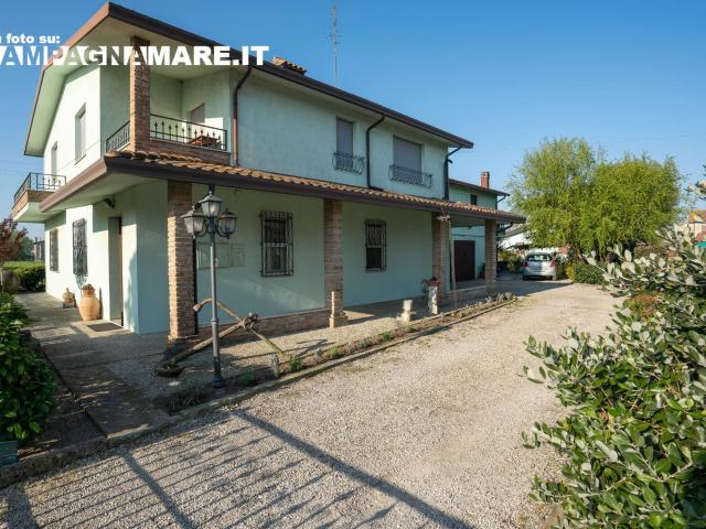 Villa Indipendente in vendita a Codigoro, Ferrara