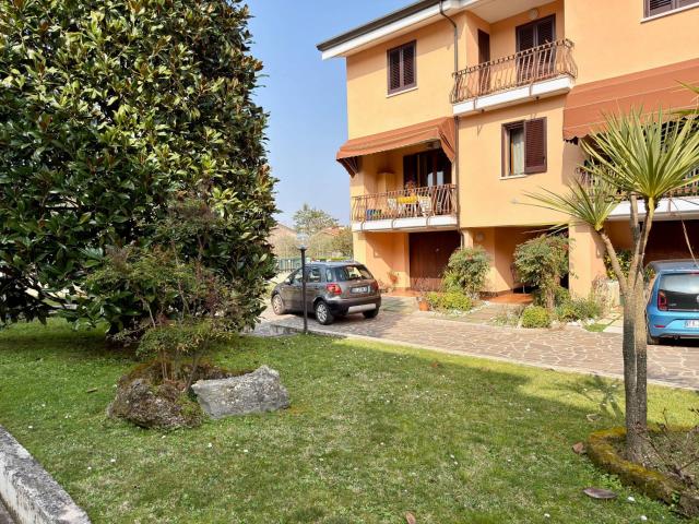 Villa Indipendente in vendita a Desenzano Del Garda, Lombardia