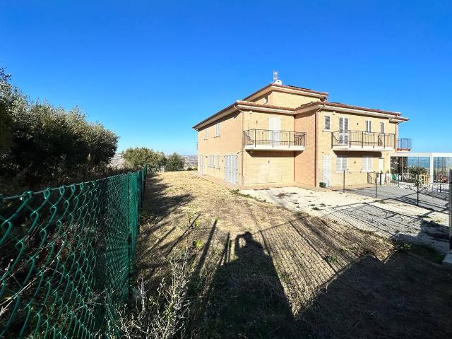 Villa Indipendente in vendita a Castagna, Marche