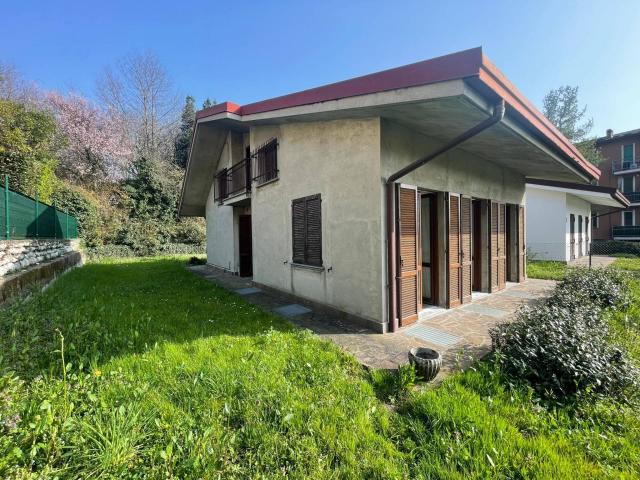 Villa Indipendente in vendita a Galbiate, Lombardia
