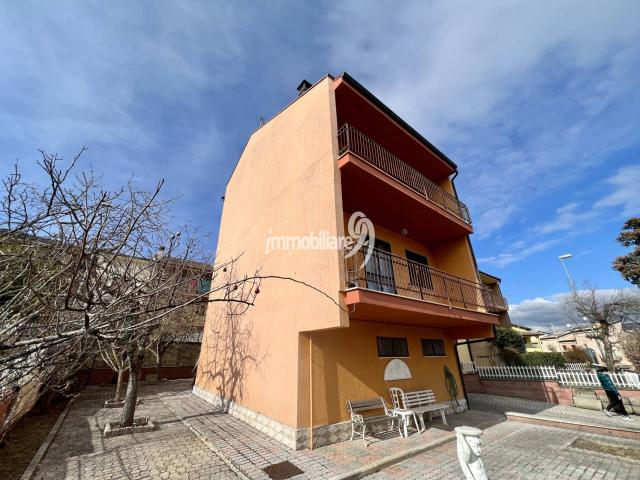 Villa Indipendente in vendita a Tornimparte, Abruzzo