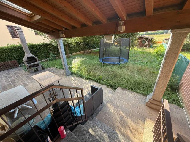 Villa Indipendente in vendita a Lesmo, Lombardia