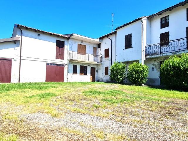 Villa Indipendente in vendita a Montecalvo Versiggia, Lombardia
