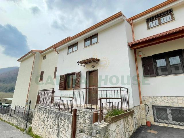 Villa Indipendente in vendita a Monteforte Irpino, Campania