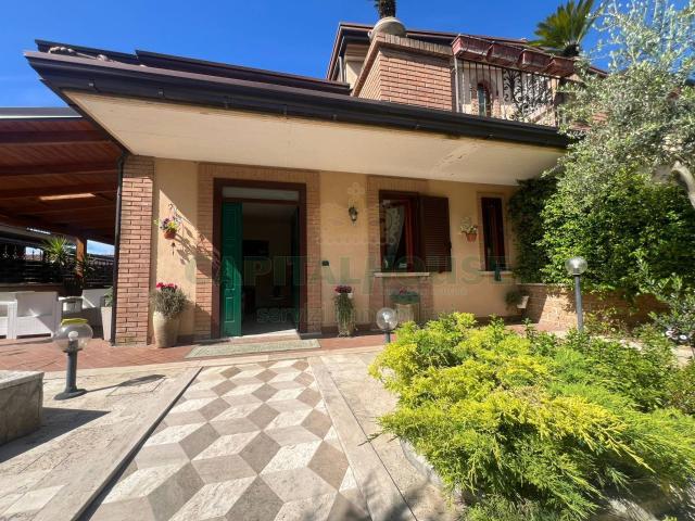 Villa Indipendente in vendita a Pratola Serra, Campania