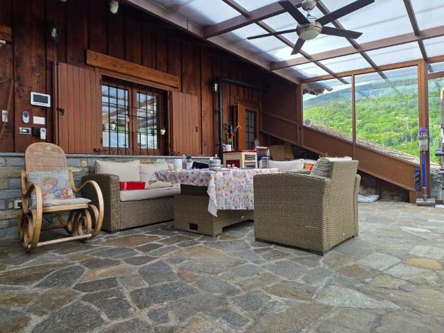 Villa Indipendente in vendita a Roisan, Aosta
