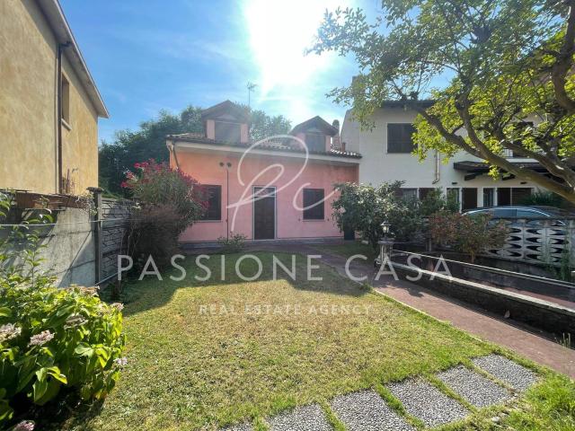 Villa Indipendente in vendita a Rovagnasco, Segrate