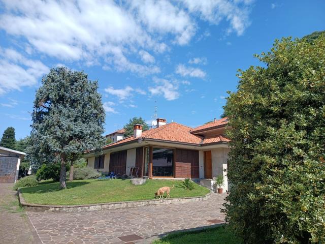 Villa Indipendente in vendita a Sirone, Lombardia